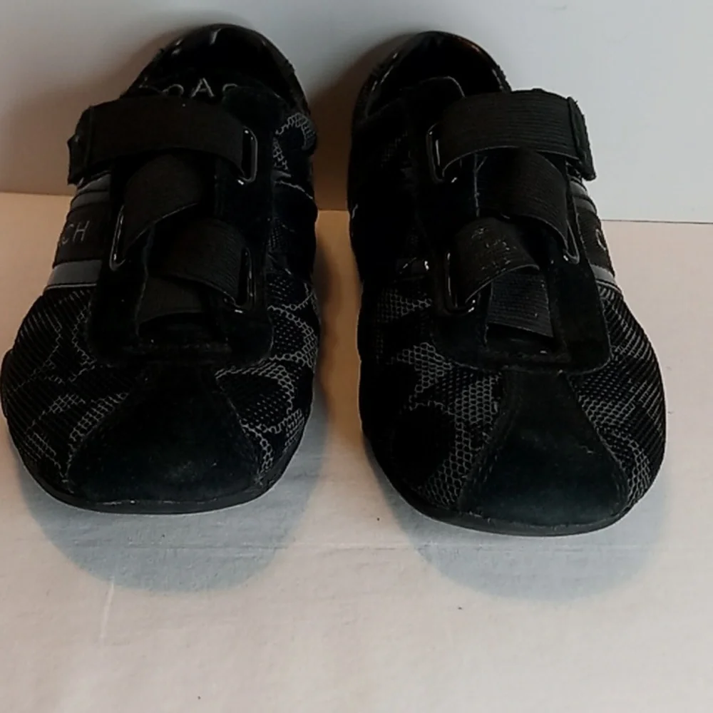 COACH BLACK JENNEY STYLE SIZE 6M GENTLY PRELOVED / FLAW ON INNER HEEL